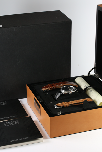 Panerai Radiomir Manual PAM00449 Image 5